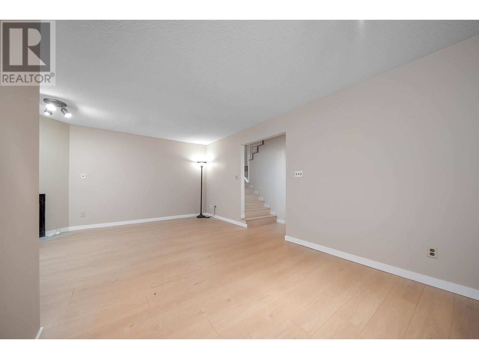 Listing Picture 14 of 28 : 12 8691 COOK ROAD, Richmond / 烈治文 - 魯藝地產 Yvonne Lu Group - MLS Medallion Club Member