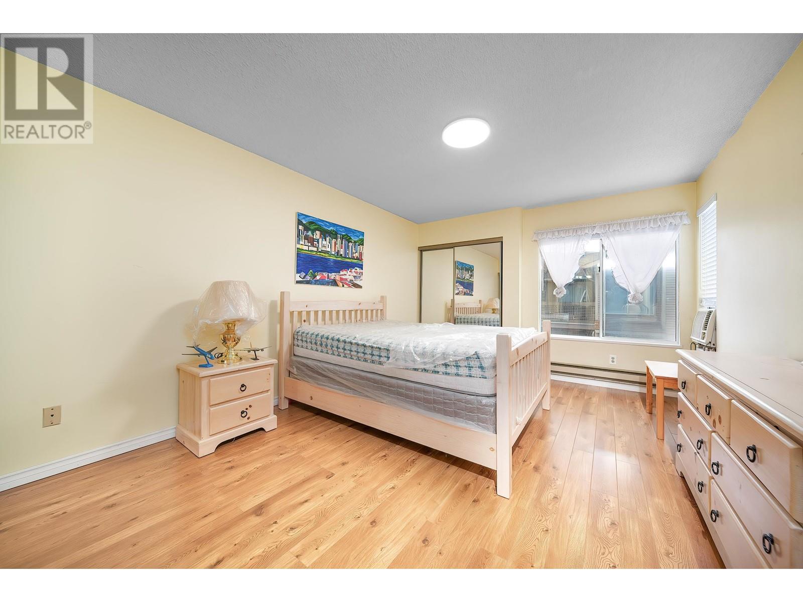 Listing Picture 12 of 28 : 12 8691 COOK ROAD, Richmond / 烈治文 - 魯藝地產 Yvonne Lu Group - MLS Medallion Club Member