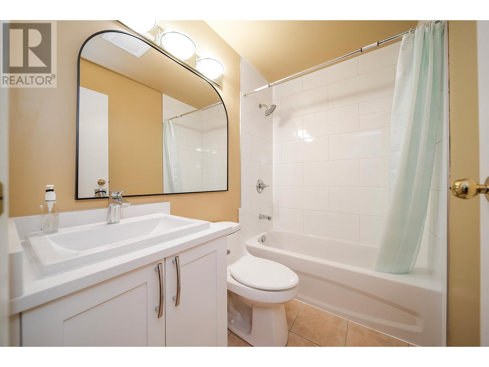 Listing Picture 18 of 28 : 12 8691 COOK ROAD, Richmond / 烈治文 - 魯藝地產 Yvonne Lu Group - MLS Medallion Club Member