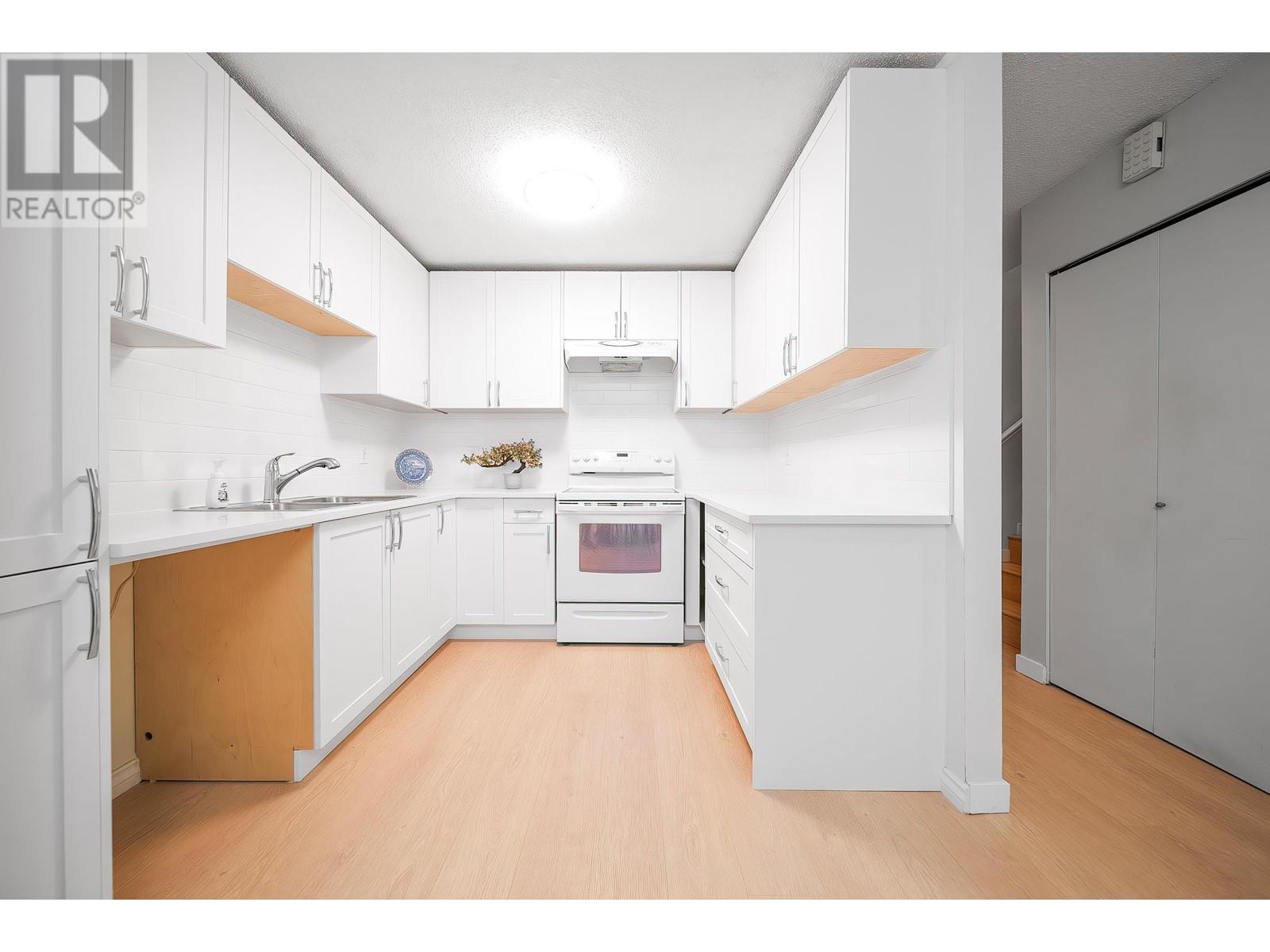 Listing Picture 8 of 28 : 12 8691 COOK ROAD, Richmond / 烈治文 - 魯藝地產 Yvonne Lu Group - MLS Medallion Club Member