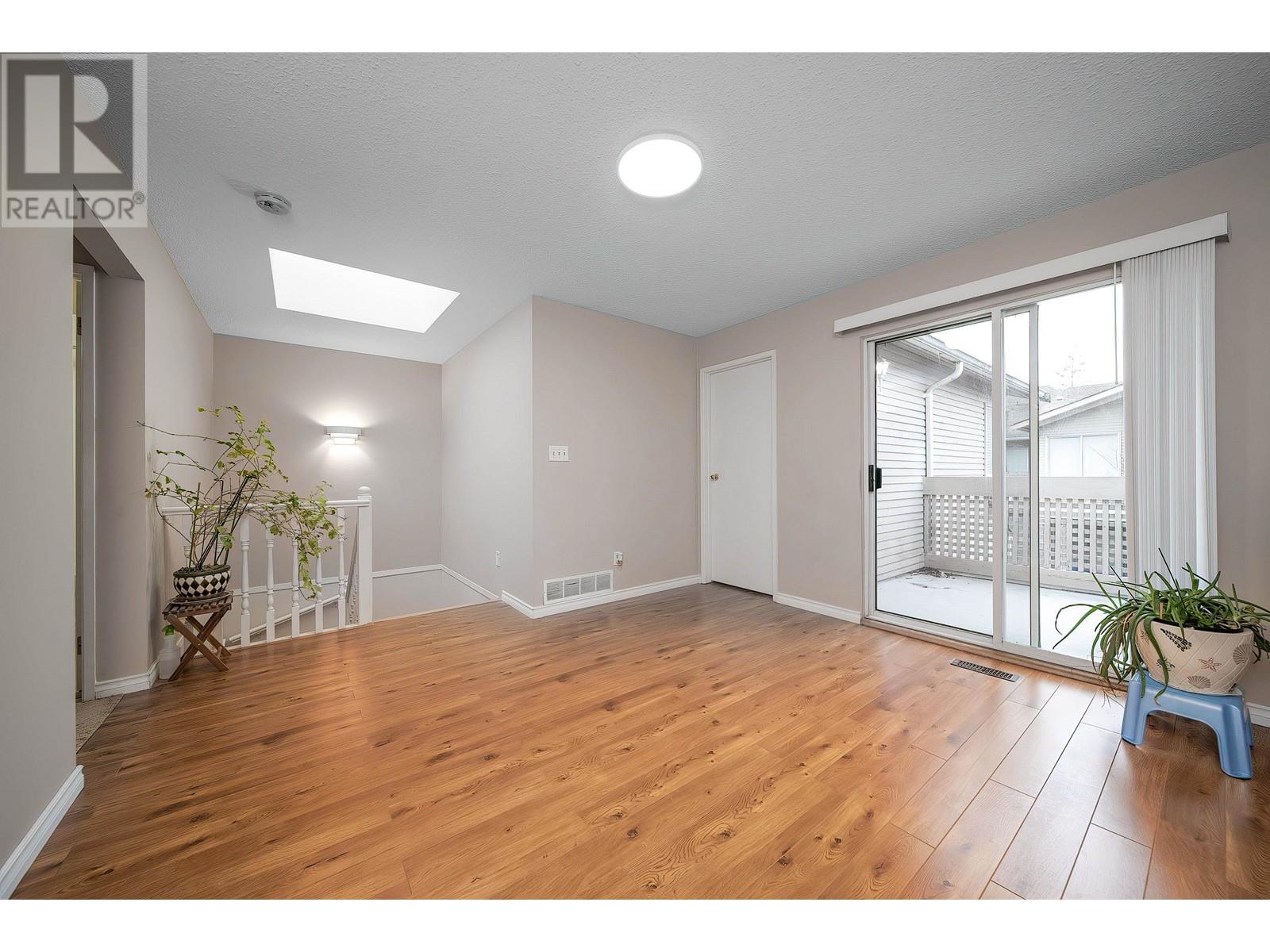 Listing Picture 13 of 28 : 12 8691 COOK ROAD, Richmond / 烈治文 - 魯藝地產 Yvonne Lu Group - MLS Medallion Club Member