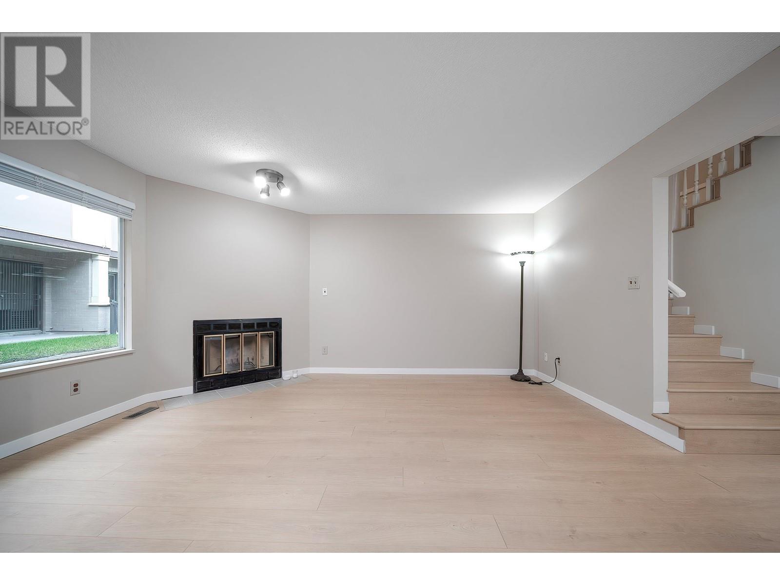 Listing Picture 9 of 28 : 12 8691 COOK ROAD, Richmond / 烈治文 - 魯藝地產 Yvonne Lu Group - MLS Medallion Club Member