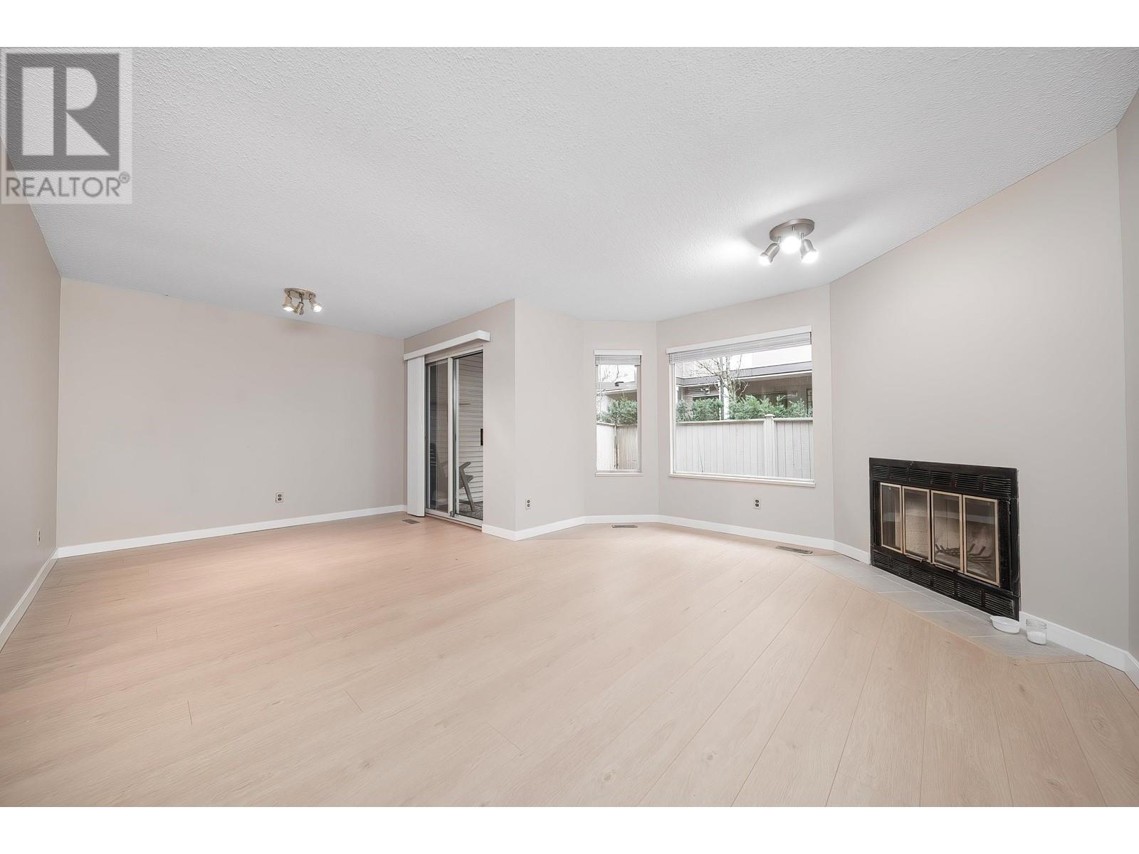 Listing Picture 4 of 28 : 12 8691 COOK ROAD, Richmond / 烈治文 - 魯藝地產 Yvonne Lu Group - MLS Medallion Club Member