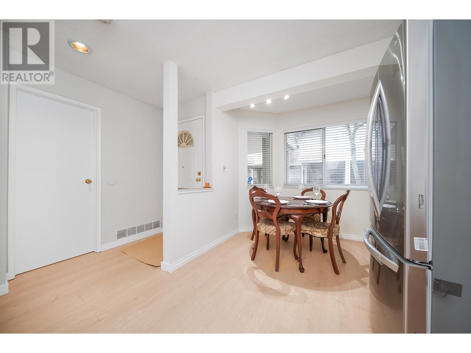 Listing Picture 15 of 28 : 12 8691 COOK ROAD, Richmond / 烈治文 - 魯藝地產 Yvonne Lu Group - MLS Medallion Club Member