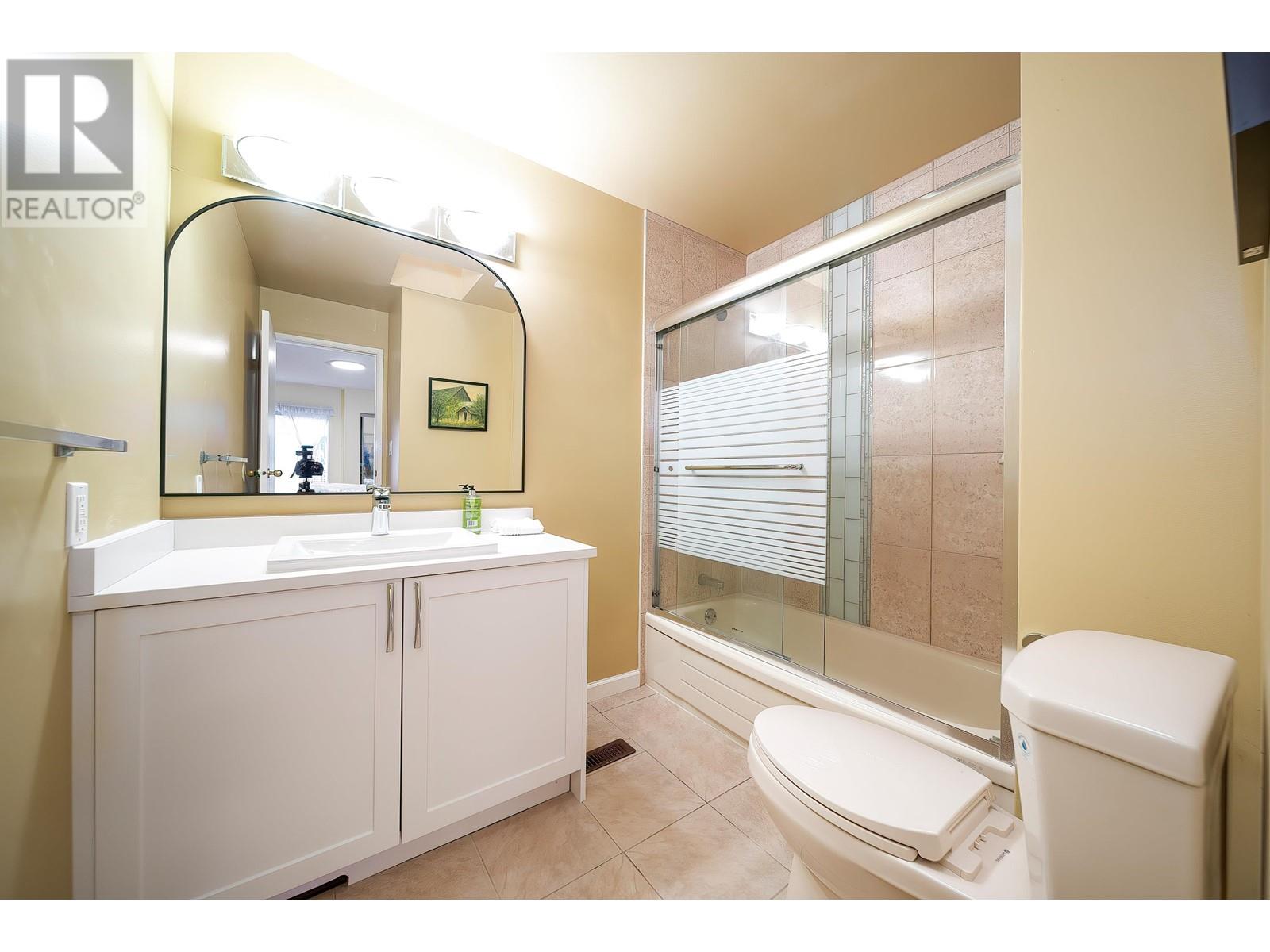 Listing Picture 16 of 28 : 12 8691 COOK ROAD, Richmond / 烈治文 - 魯藝地產 Yvonne Lu Group - MLS Medallion Club Member