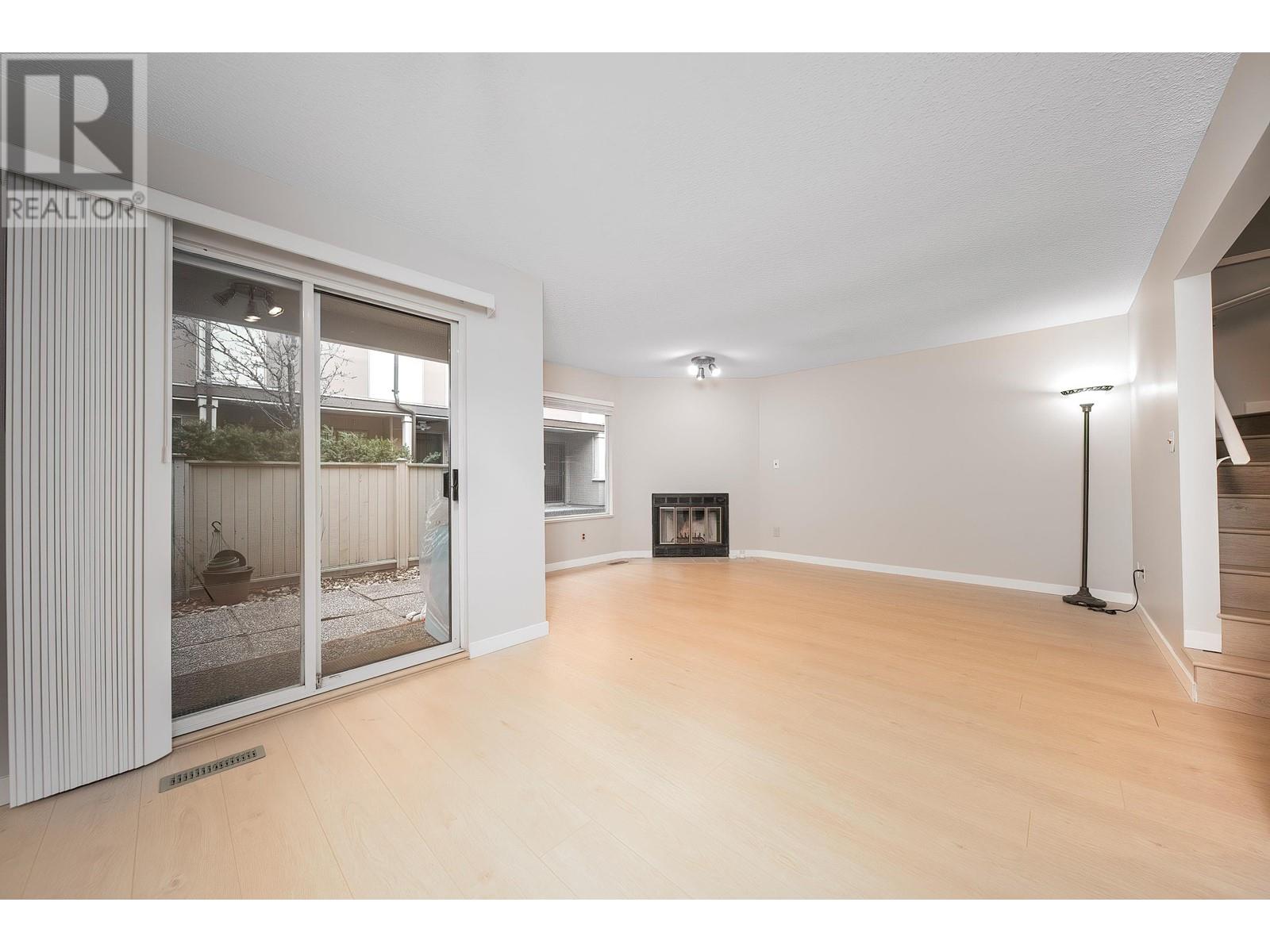 Listing Picture 2 of 28 : 12 8691 COOK ROAD, Richmond / 烈治文 - 魯藝地產 Yvonne Lu Group - MLS Medallion Club Member