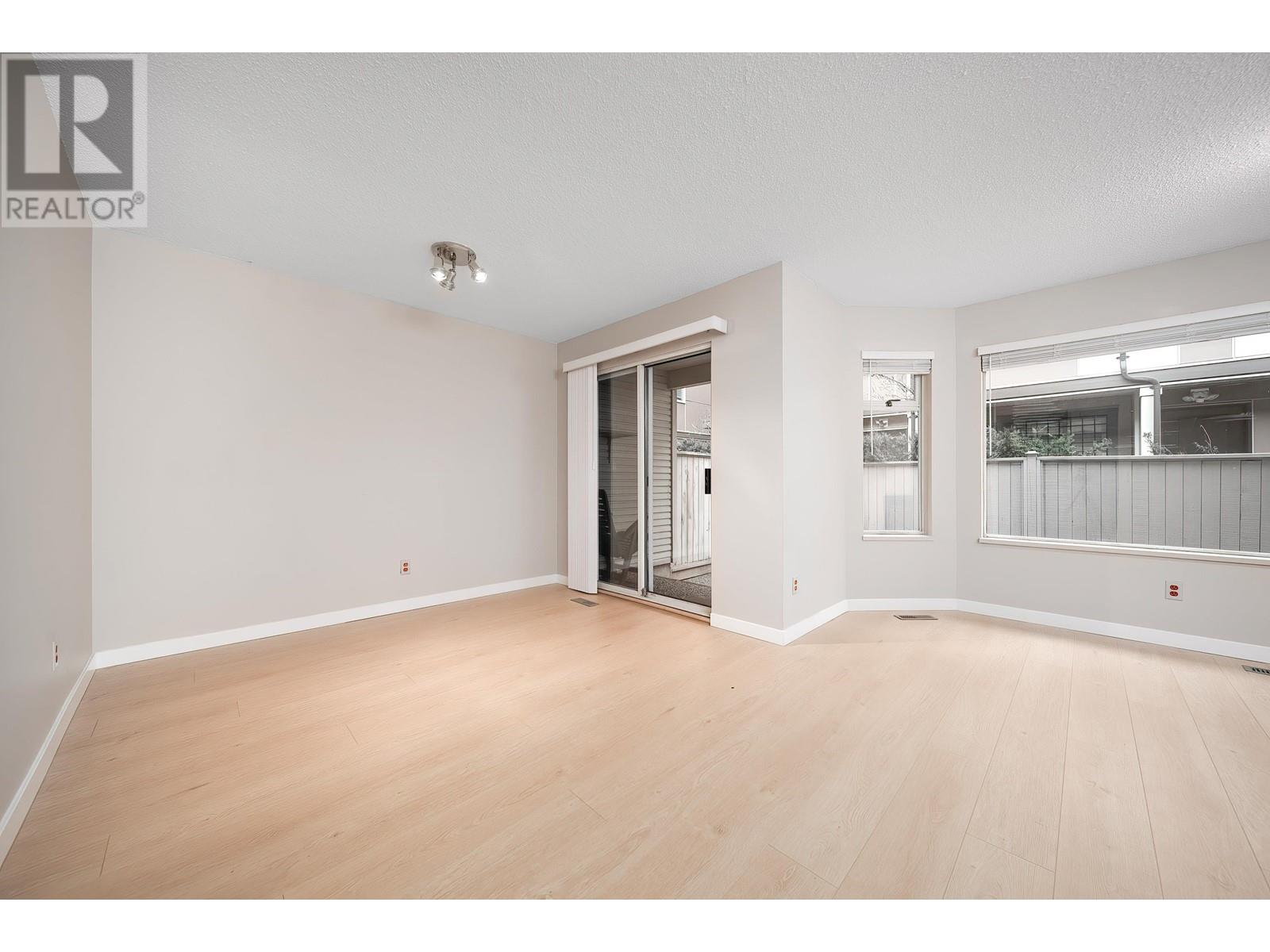 Listing Picture 3 of 28 : 12 8691 COOK ROAD, Richmond / 烈治文 - 魯藝地產 Yvonne Lu Group - MLS Medallion Club Member