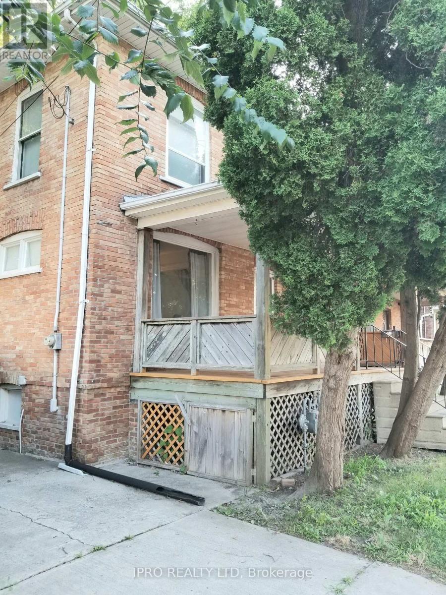 Property at 304 QUEEN STREET image 1