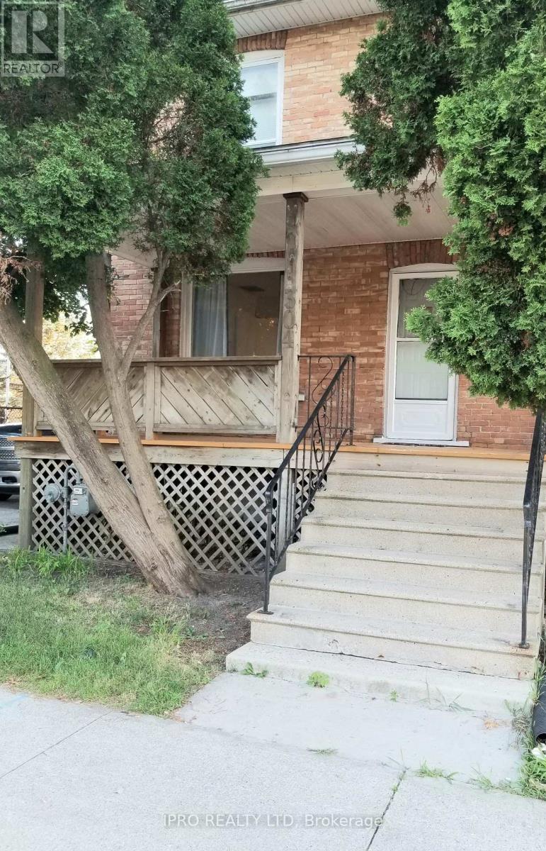 Property at 304 QUEEN STREET image 3