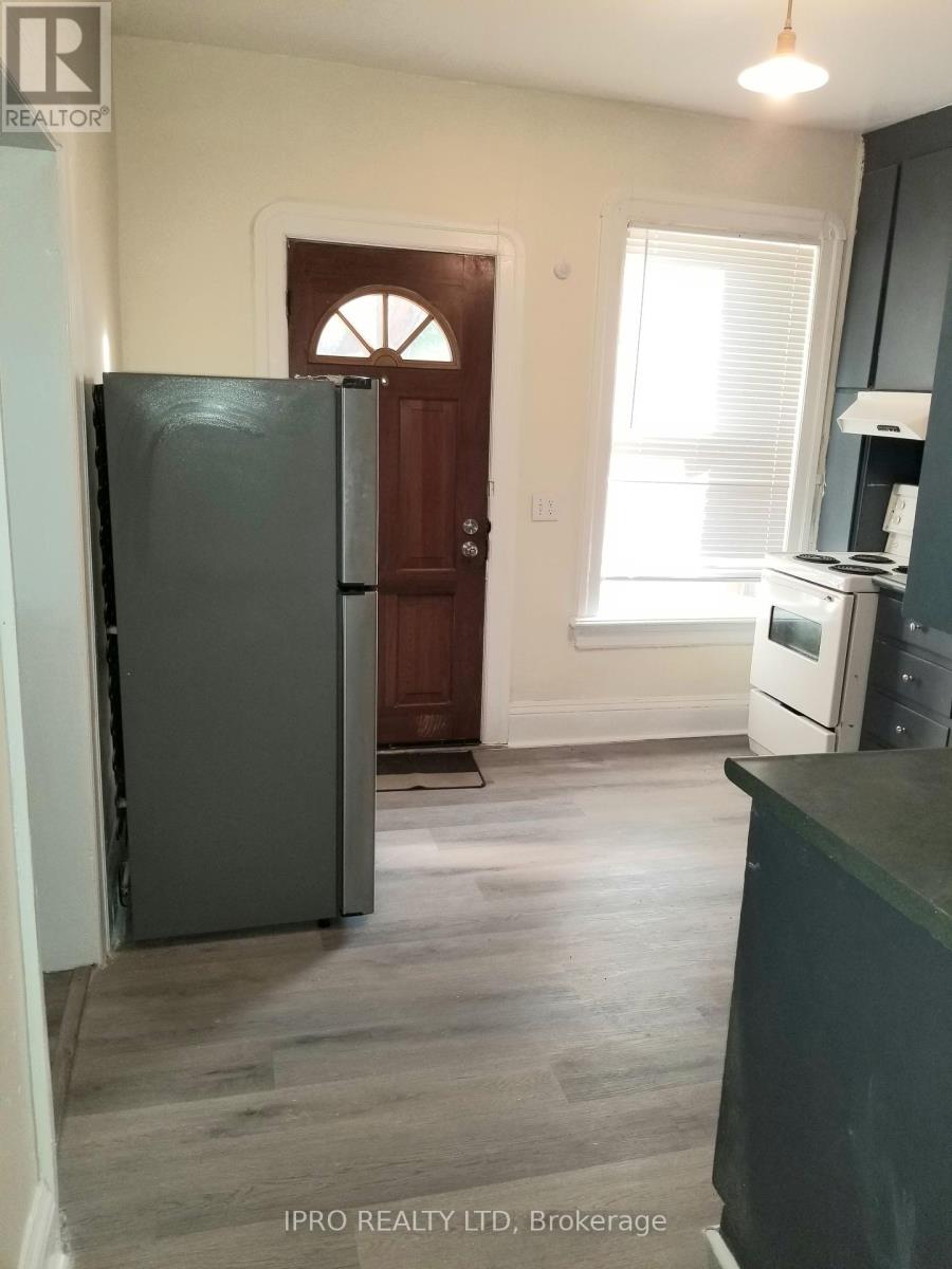 Property at 304 QUEEN STREET image 5