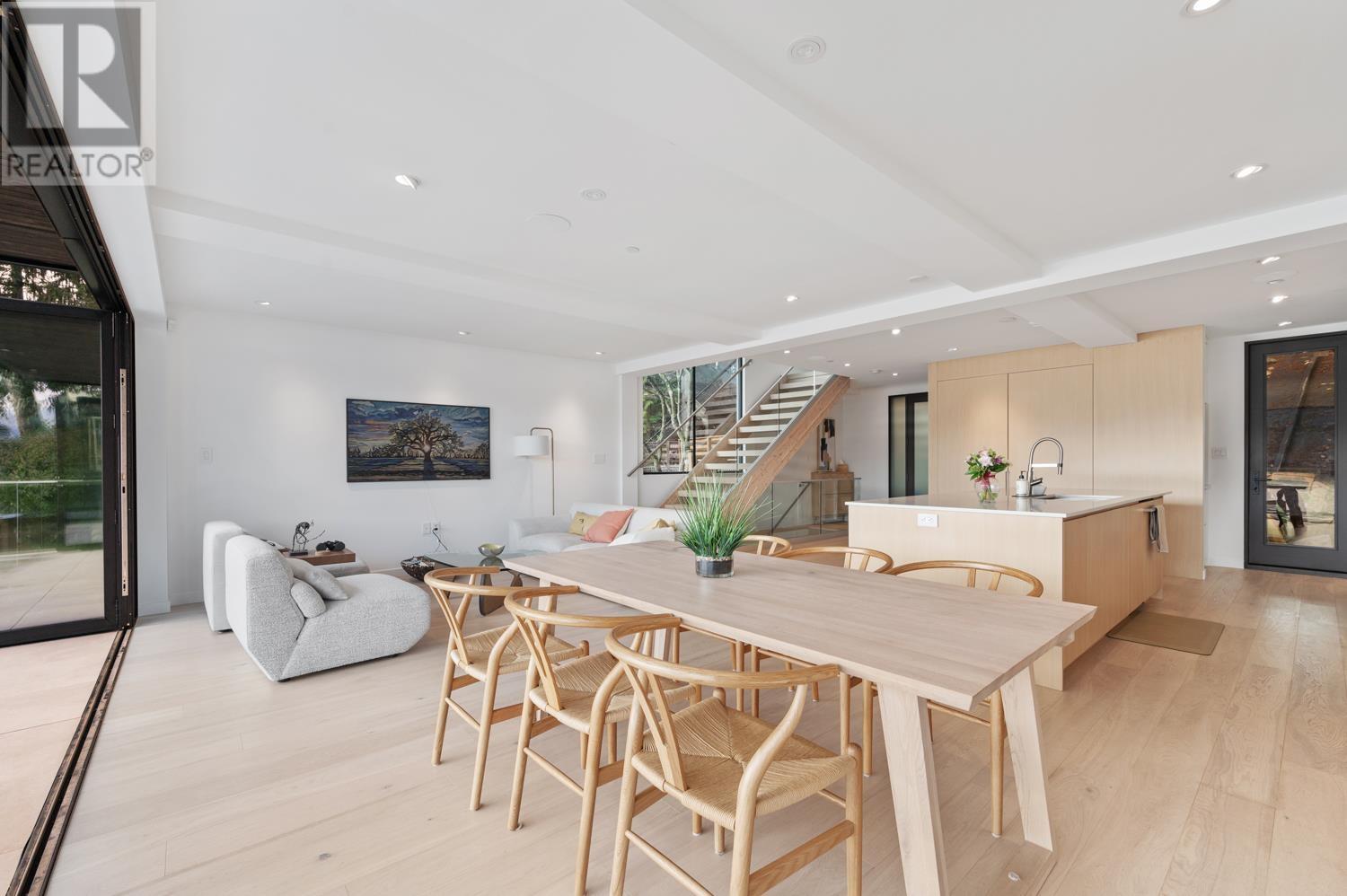 28x0 Panorama Drive, North Vancouver, British Columbia  V7G 1V6 - Photo 5 - R2957730