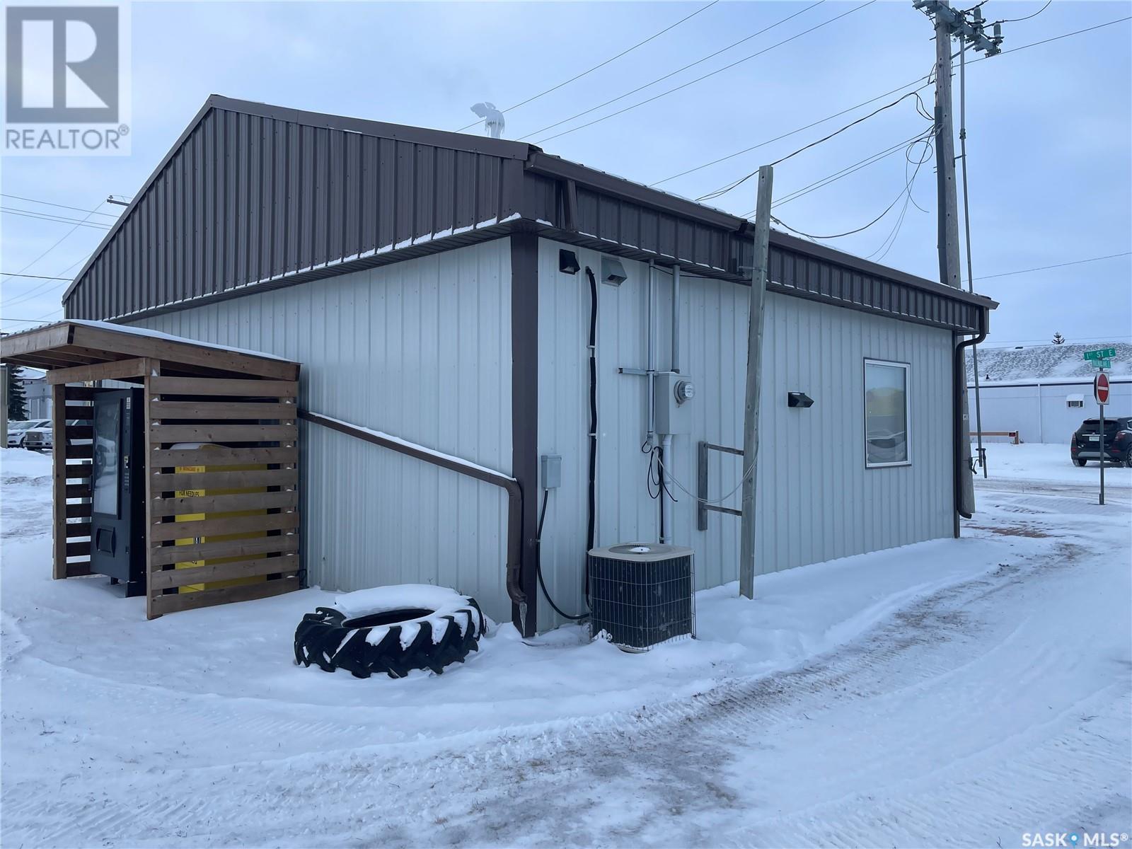 200 Railway Avenue E, Nipawin, Saskatchewan  S0E 1E0 - Photo 2 - SK993197