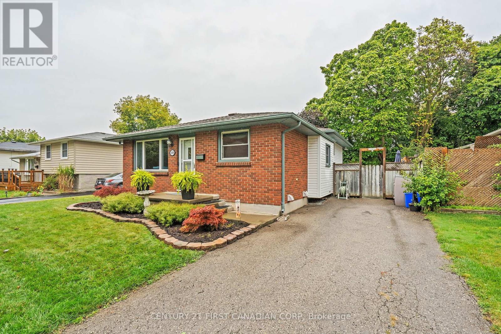 1055 OSGOODE DRIVE, London, Ontario