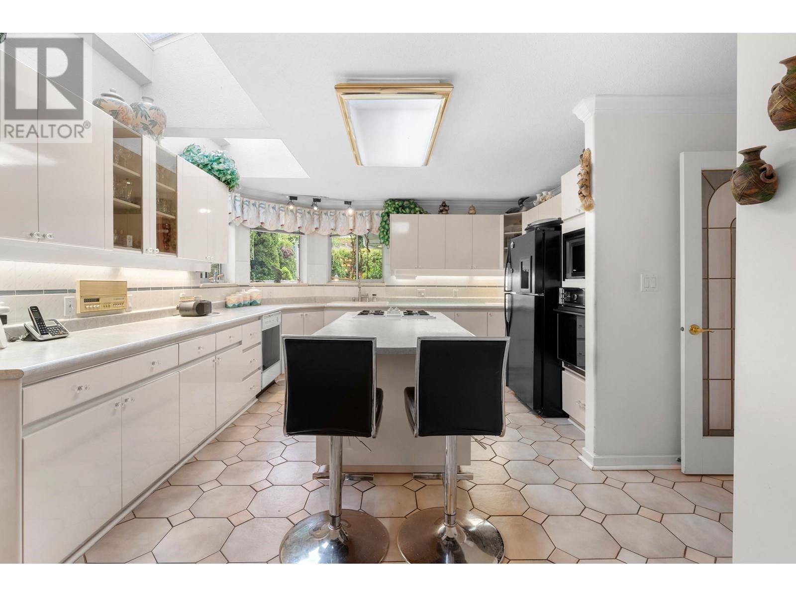 8130 Lakefield Drive, Burnaby, British Columbia  V5E 4G6 - Photo 8 - R2957685