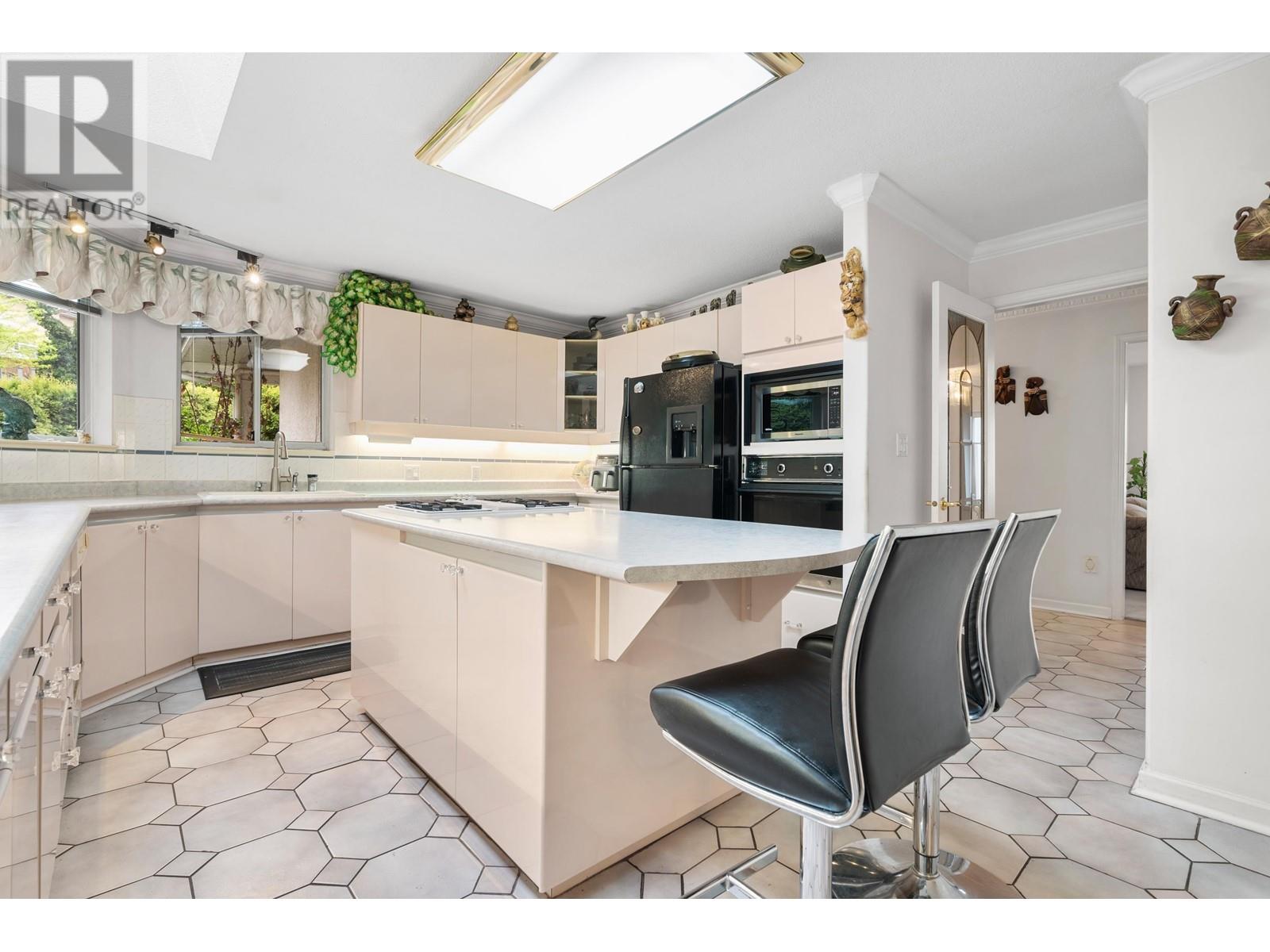 8130 Lakefield Drive, Burnaby, British Columbia  V5E 4G6 - Photo 7 - R2957685