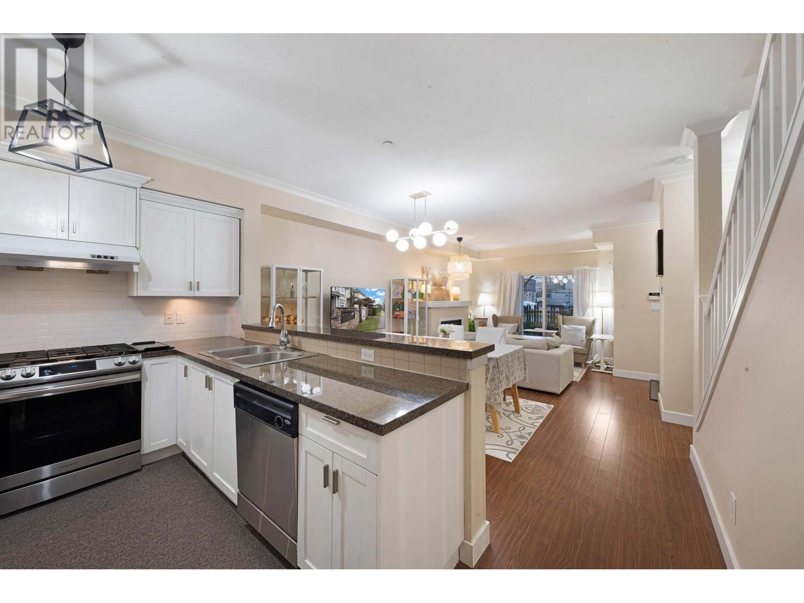 Listing Picture 14 of 32 : 58 7388 MACPHERSON AVENUE, Burnaby / 本拿比 - 魯藝地產 Yvonne Lu Group - MLS Medallion Club Member