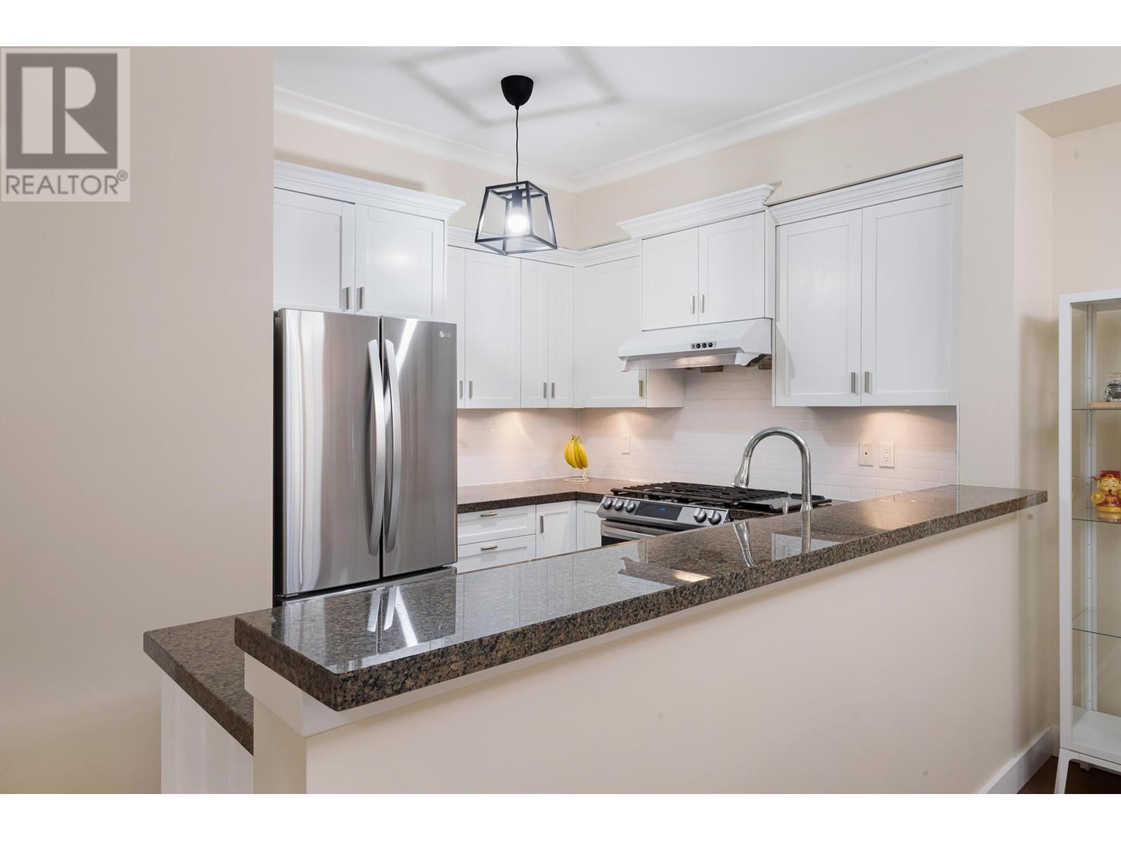 Listing Picture 12 of 32 : 58 7388 MACPHERSON AVENUE, Burnaby / 本拿比 - 魯藝地產 Yvonne Lu Group - MLS Medallion Club Member