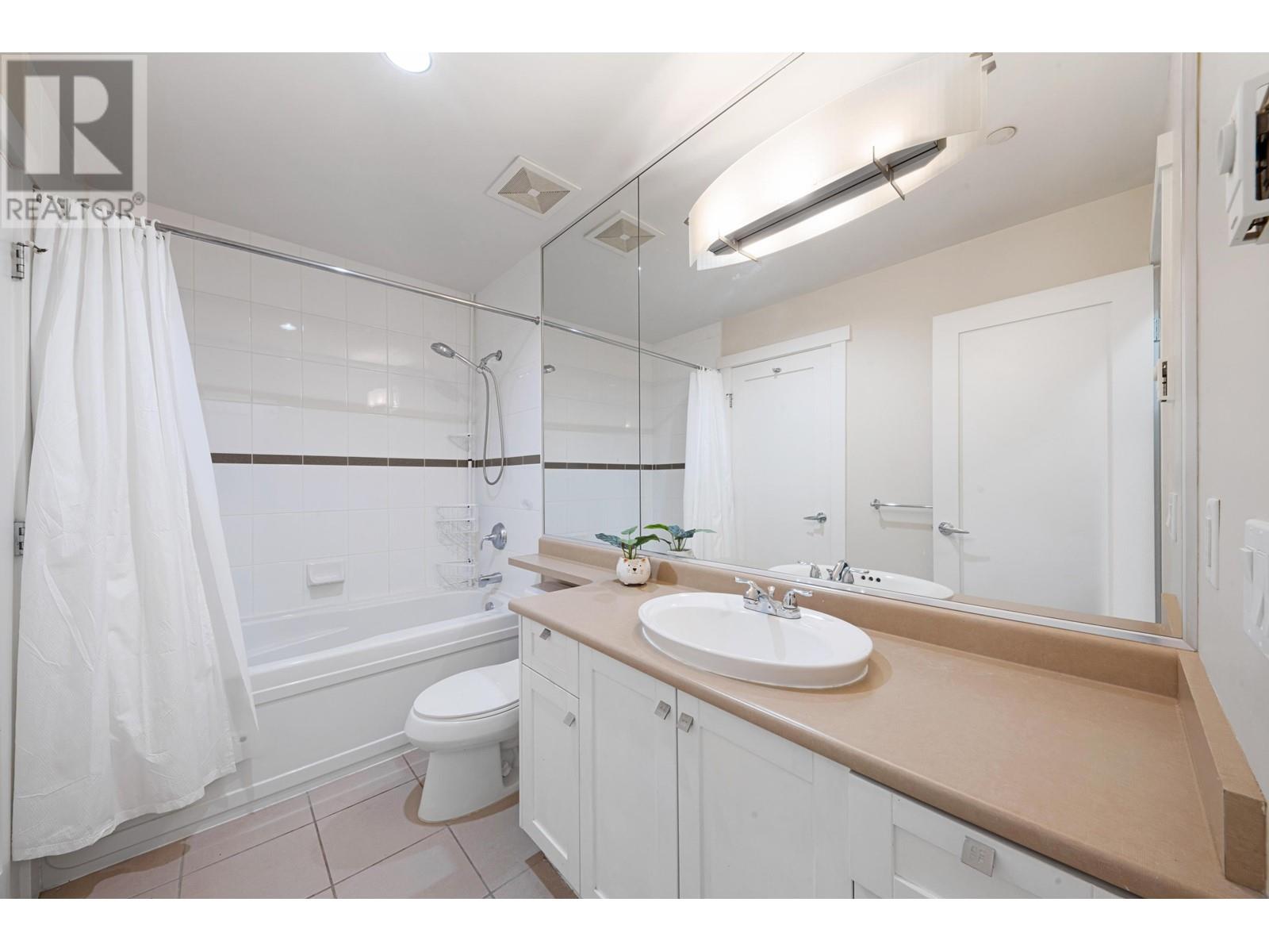 Listing Picture 18 of 32 : 58 7388 MACPHERSON AVENUE, Burnaby / 本拿比 - 魯藝地產 Yvonne Lu Group - MLS Medallion Club Member