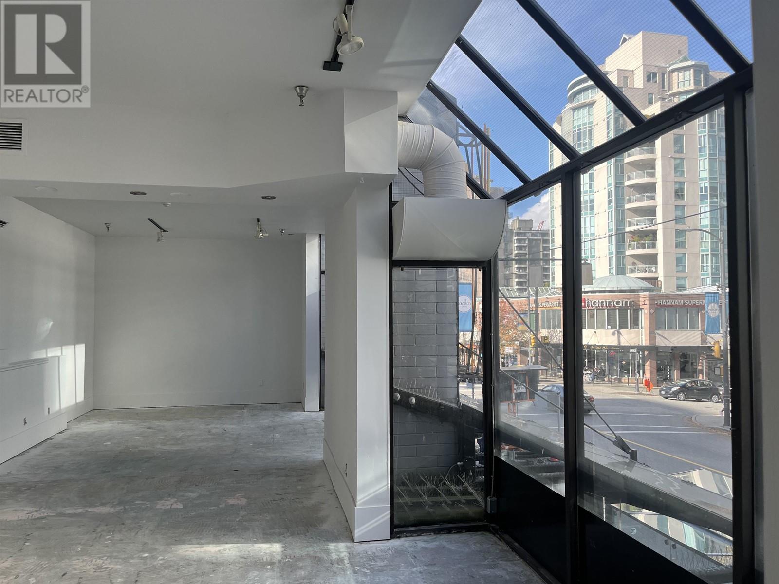 Property at 1284 ROBSON STREET image 3