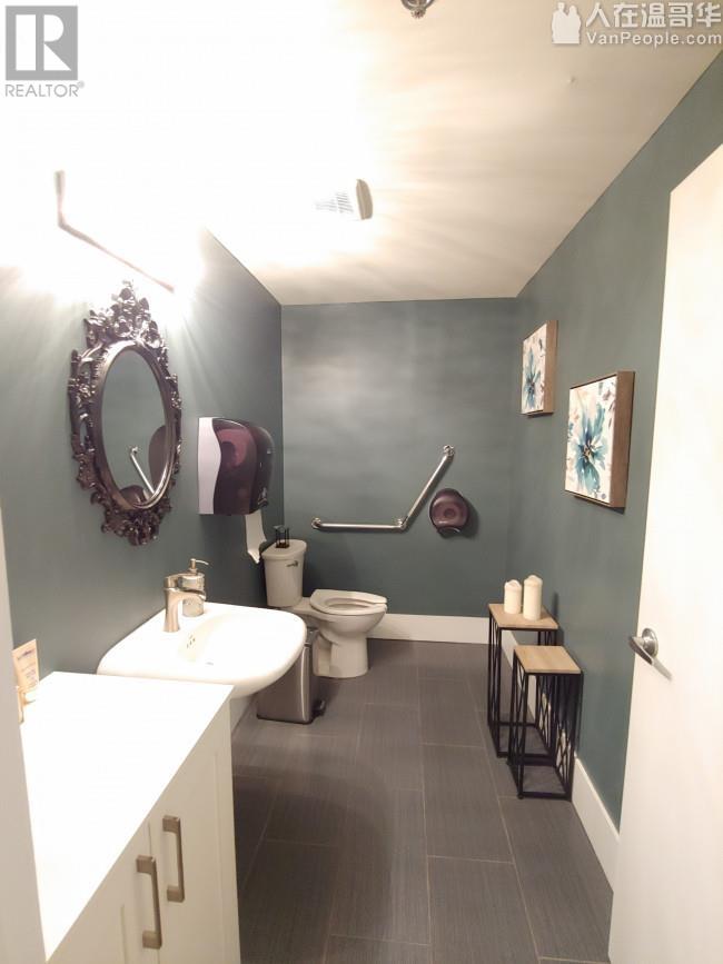 Property at 2692 W 4TH AVENUE image 3