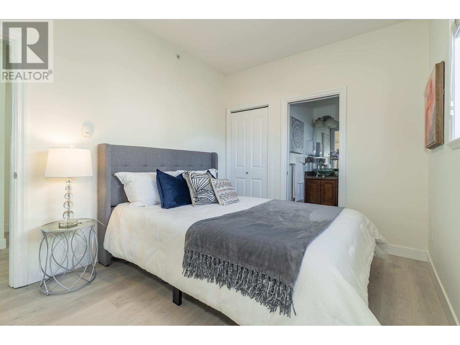 Listing Picture 16 of 36 : 8522 SHAUGHNESSY STREET, Vancouver / 溫哥華 - 魯藝地產 Yvonne Lu Group - MLS Medallion Club Member