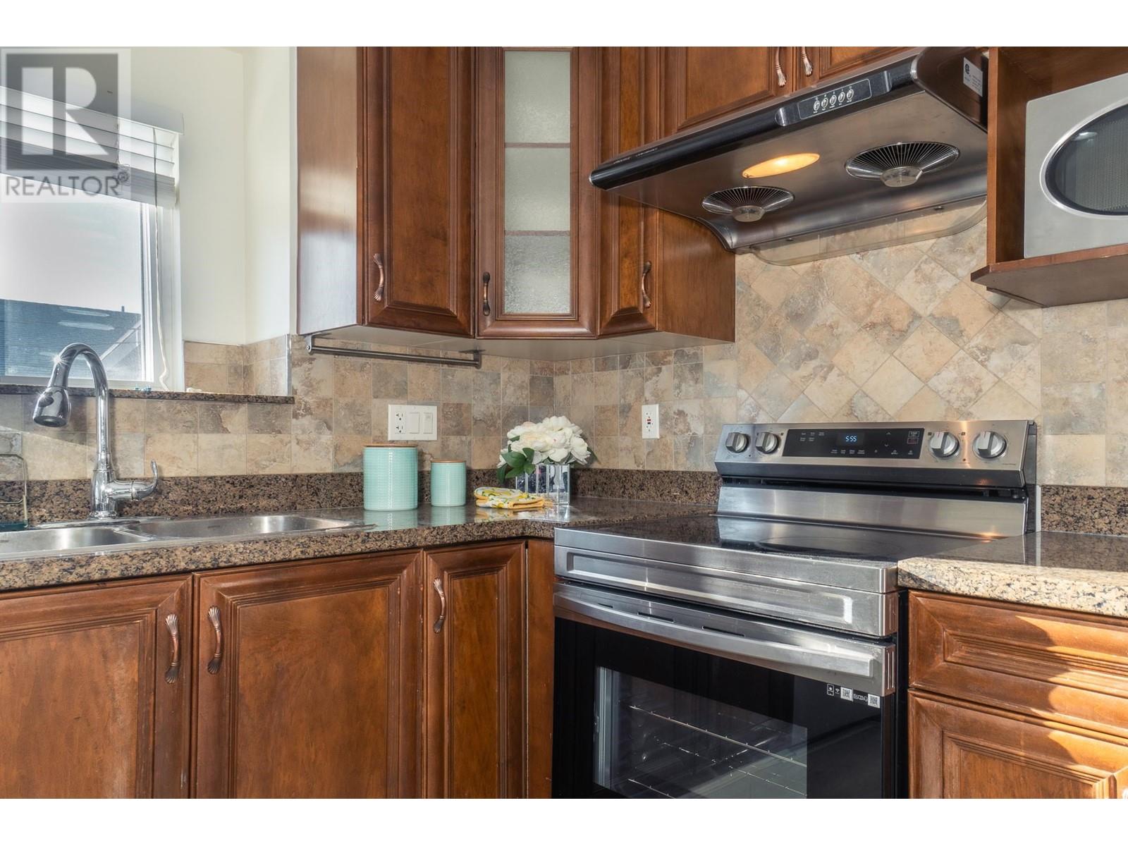 Listing Picture 13 of 36 : 8522 SHAUGHNESSY STREET, Vancouver / 溫哥華 - 魯藝地產 Yvonne Lu Group - MLS Medallion Club Member