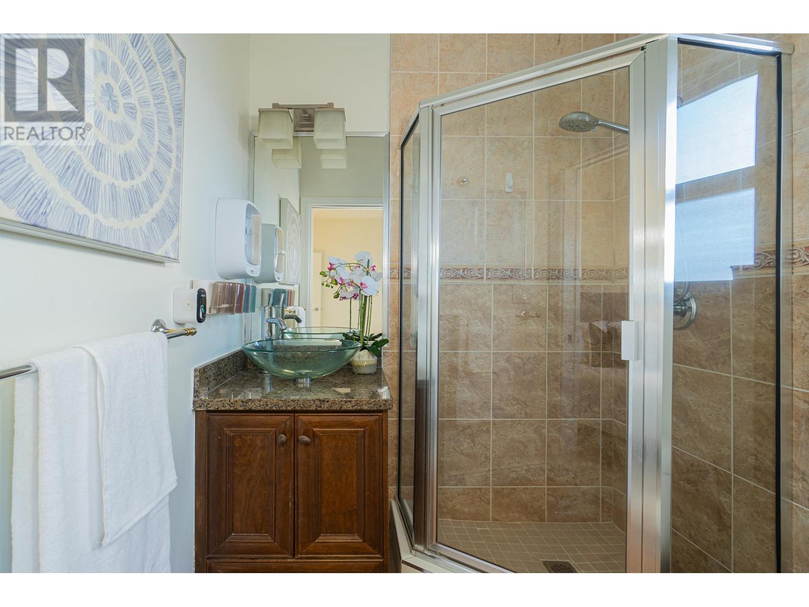 Listing Picture 18 of 36 : 8522 SHAUGHNESSY STREET, Vancouver / 溫哥華 - 魯藝地產 Yvonne Lu Group - MLS Medallion Club Member