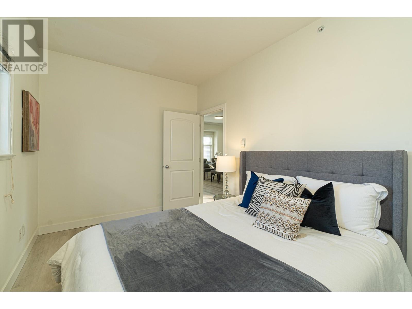 Listing Picture 17 of 36 : 8522 SHAUGHNESSY STREET, Vancouver / 溫哥華 - 魯藝地產 Yvonne Lu Group - MLS Medallion Club Member