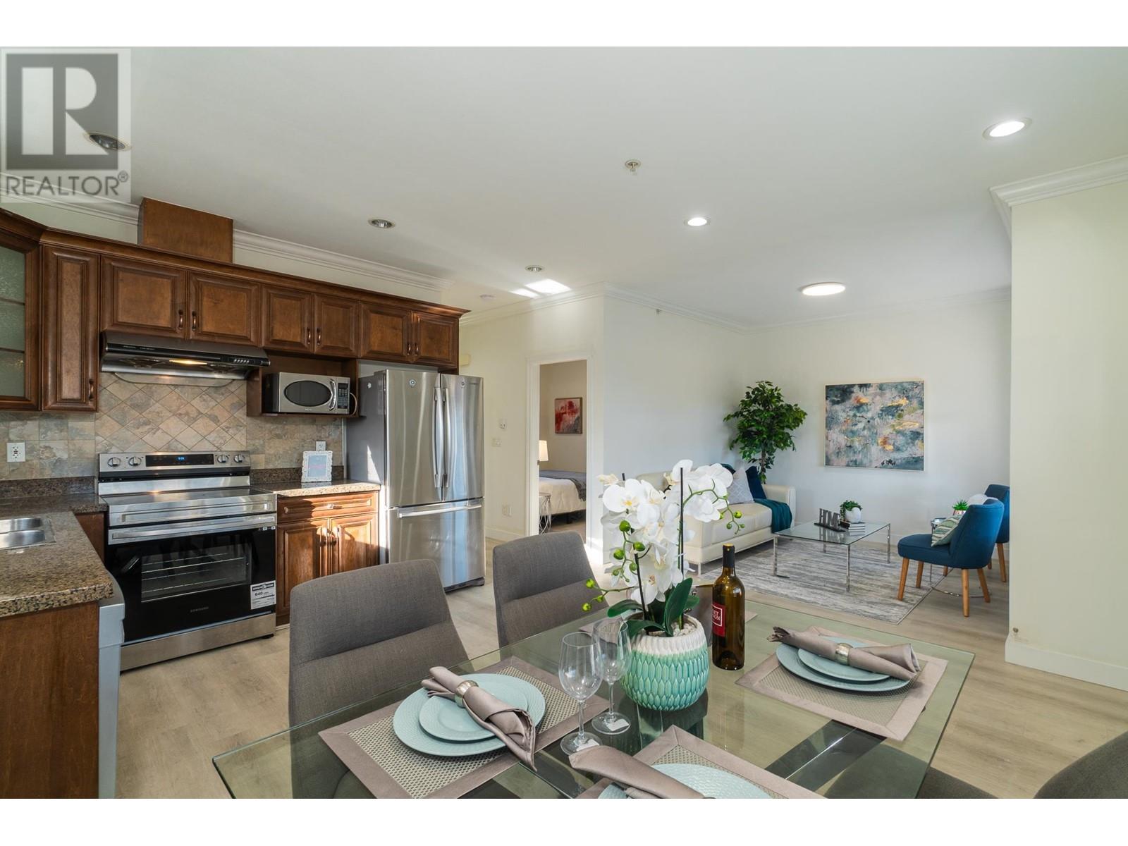 Listing Picture 2 of 36 : 8522 SHAUGHNESSY STREET, Vancouver / 溫哥華 - 魯藝地產 Yvonne Lu Group - MLS Medallion Club Member