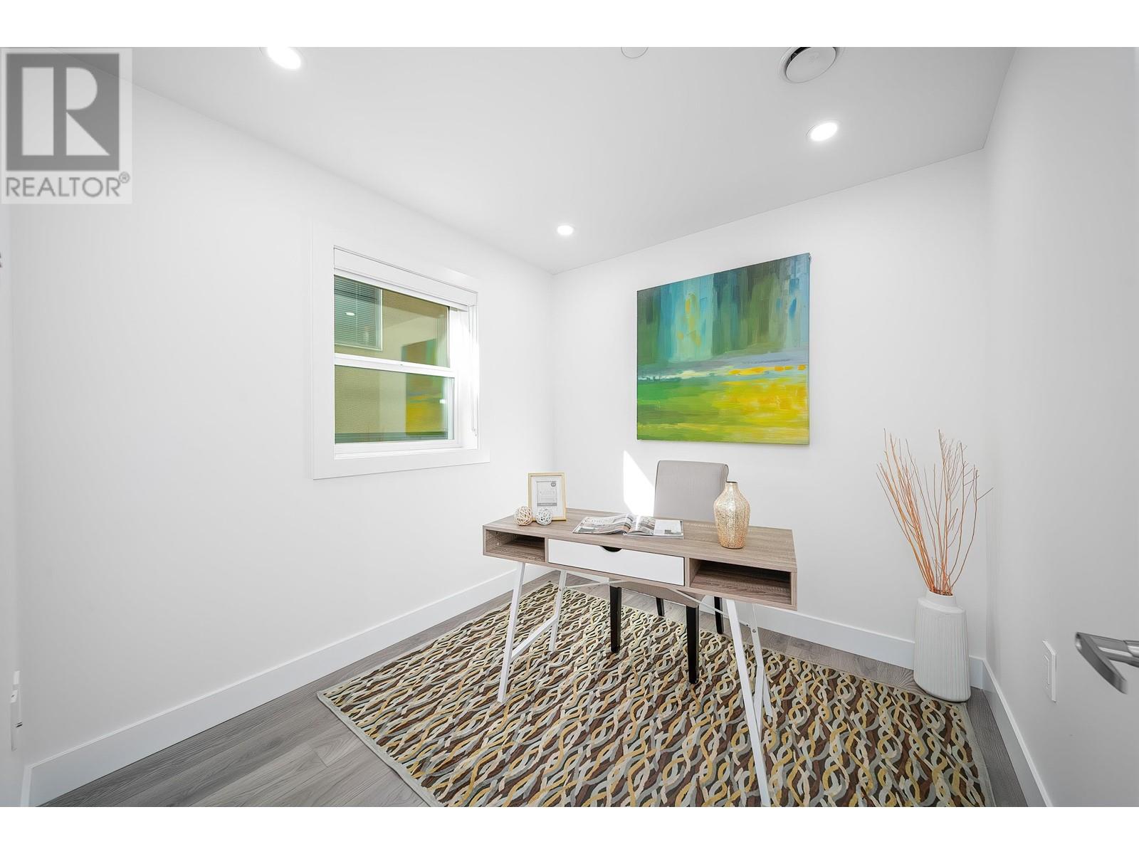 Listing Picture 10 of 24 : 2 2576 E 28TH AVENUE, Vancouver / 溫哥華 - 魯藝地產 Yvonne Lu Group - MLS Medallion Club Member