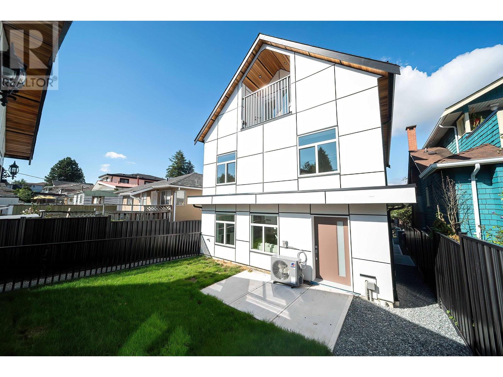 Listing Picture 18 of 24 : 2 2576 E 28TH AVENUE, Vancouver / 溫哥華 - 魯藝地產 Yvonne Lu Group - MLS Medallion Club Member