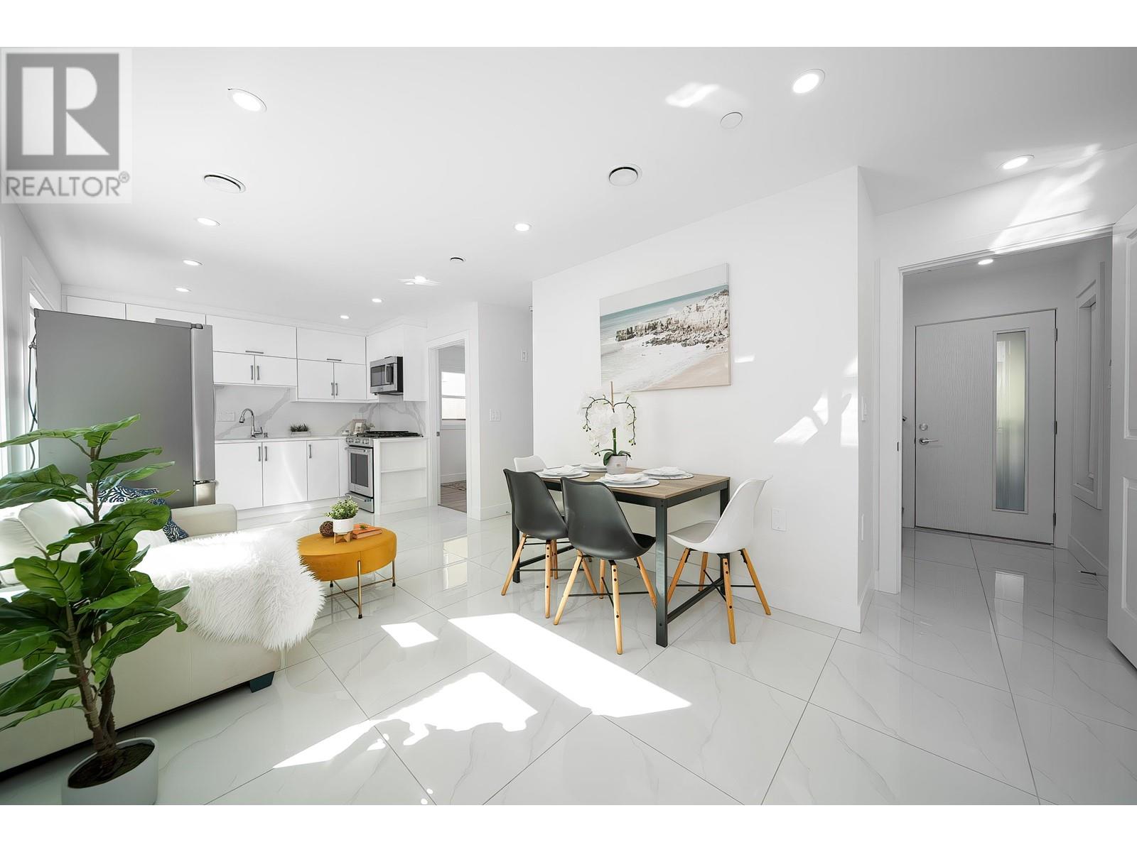 Listing Picture 7 of 24 : 2 2576 E 28TH AVENUE, Vancouver / 溫哥華 - 魯藝地產 Yvonne Lu Group - MLS Medallion Club Member