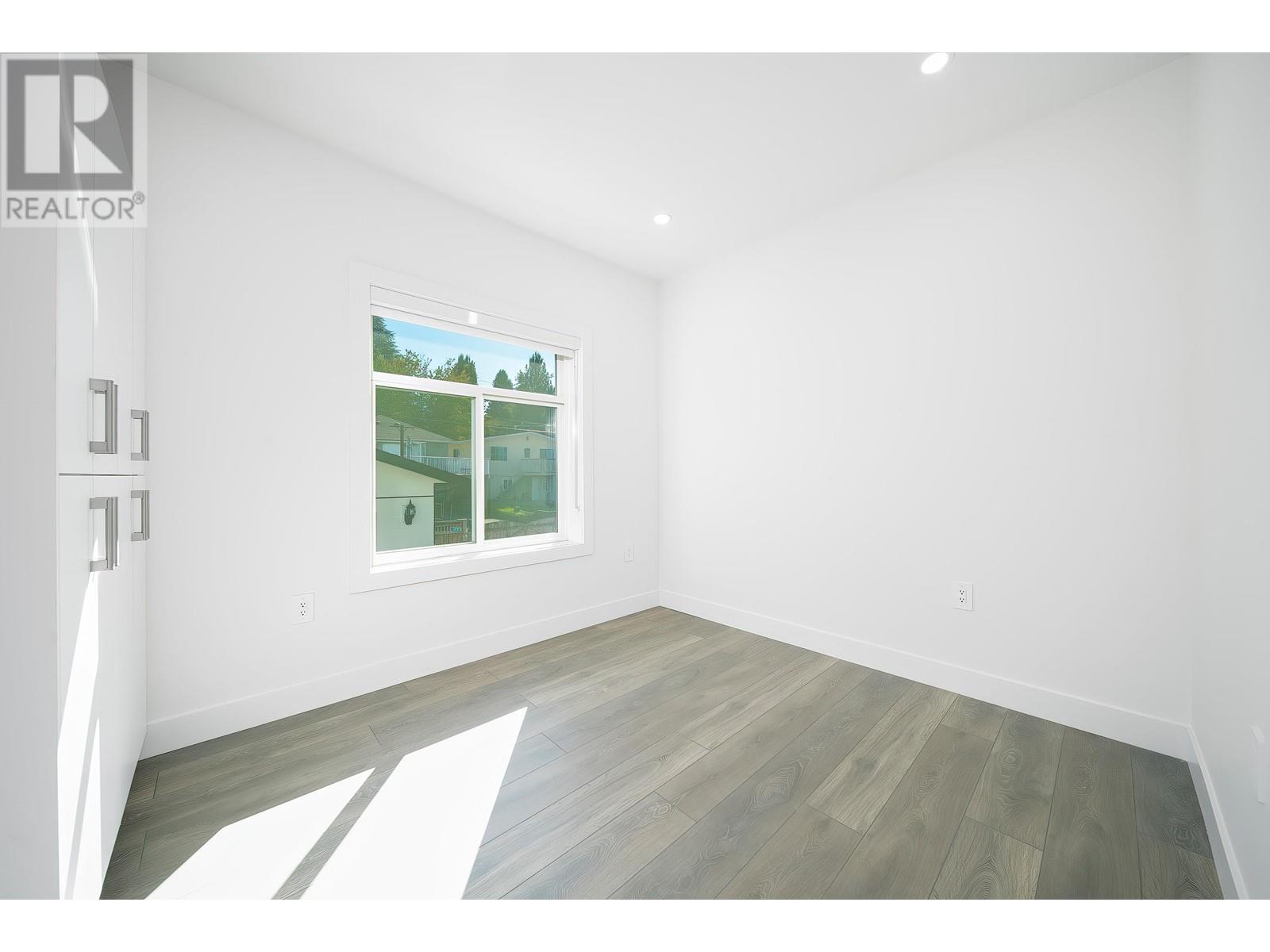 Listing Picture 12 of 24 : 2 2576 E 28TH AVENUE, Vancouver / 溫哥華 - 魯藝地產 Yvonne Lu Group - MLS Medallion Club Member