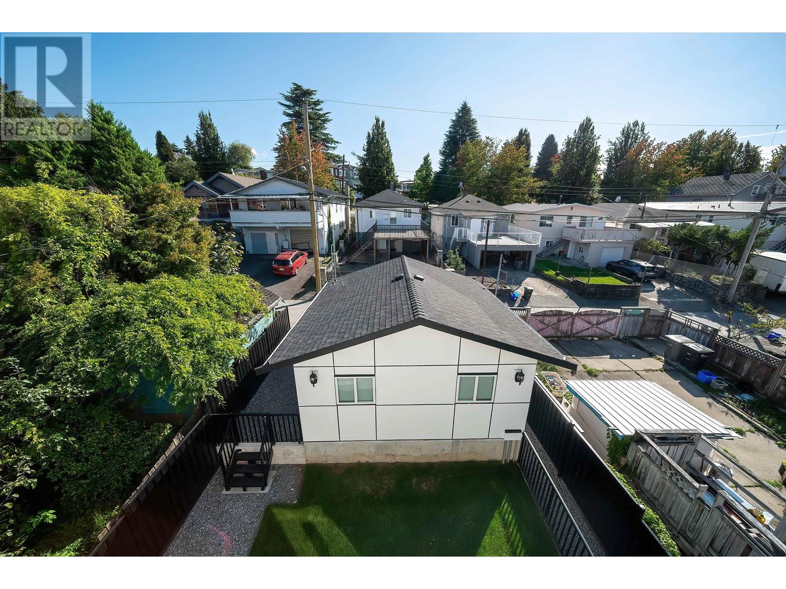 Listing Picture 20 of 24 : 2 2576 E 28TH AVENUE, Vancouver / 溫哥華 - 魯藝地產 Yvonne Lu Group - MLS Medallion Club Member