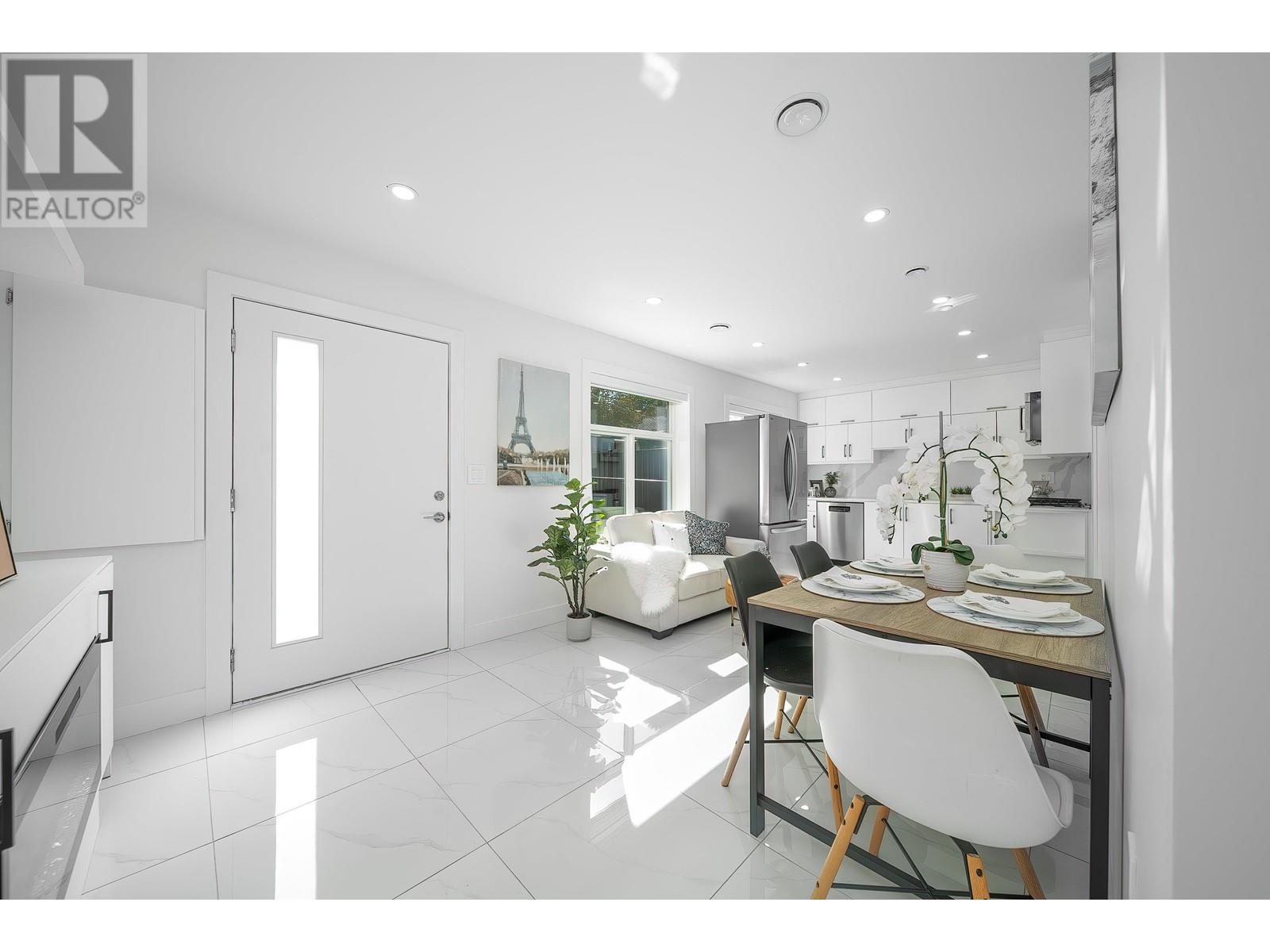 Listing Picture 6 of 24 : 2 2576 E 28TH AVENUE, Vancouver / 溫哥華 - 魯藝地產 Yvonne Lu Group - MLS Medallion Club Member