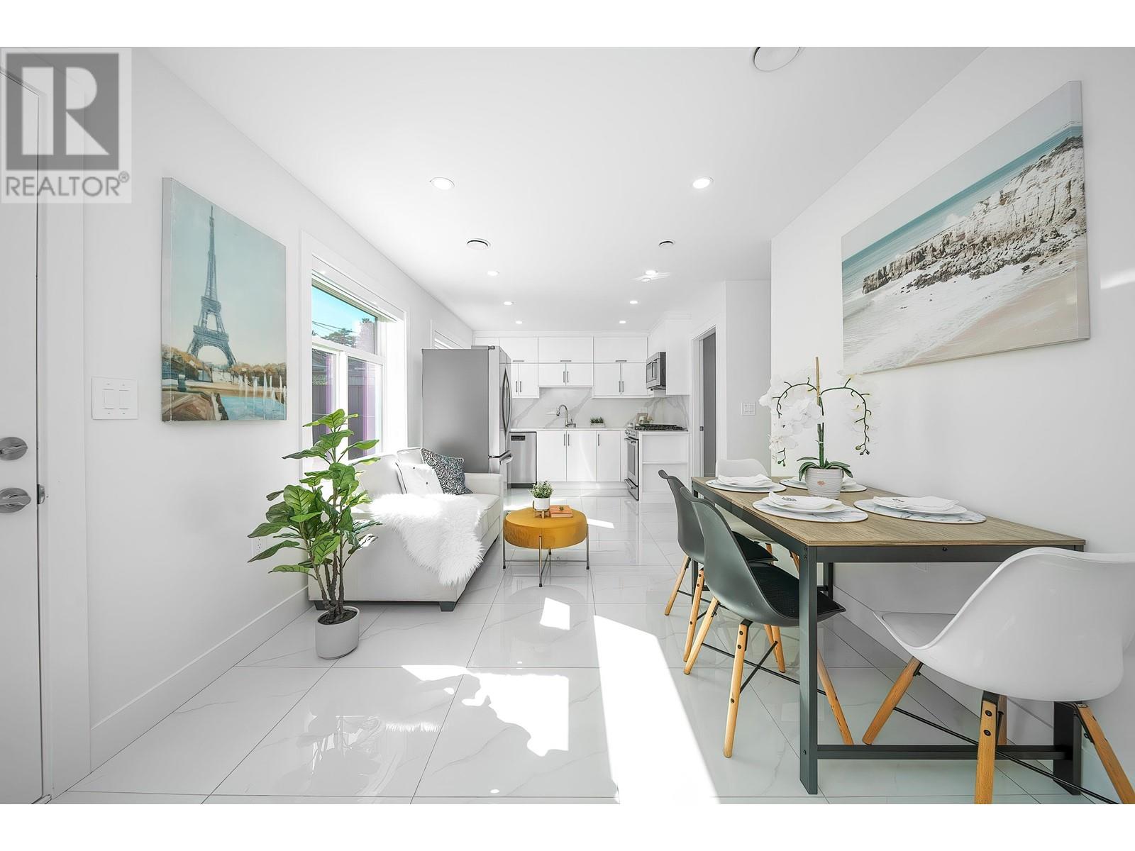 Listing Picture 4 of 24 : 2 2576 E 28TH AVENUE, Vancouver / 溫哥華 - 魯藝地產 Yvonne Lu Group - MLS Medallion Club Member