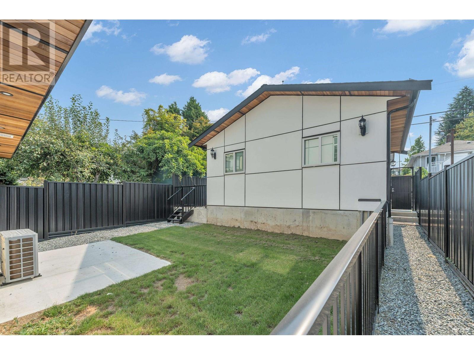 Listing Picture 23 of 24 : 2 2576 E 28TH AVENUE, Vancouver / 溫哥華 - 魯藝地產 Yvonne Lu Group - MLS Medallion Club Member