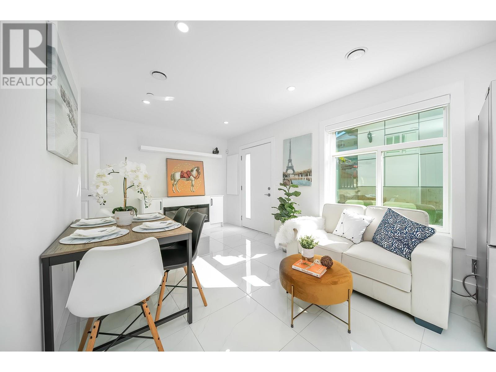 Listing Picture 5 of 24 : 2 2576 E 28TH AVENUE, Vancouver / 溫哥華 - 魯藝地產 Yvonne Lu Group - MLS Medallion Club Member