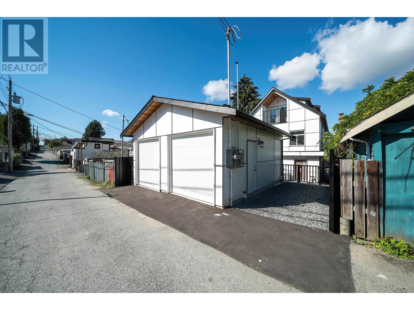 Listing Picture 22 of 24 : 2 2576 E 28TH AVENUE, Vancouver / 溫哥華 - 魯藝地產 Yvonne Lu Group - MLS Medallion Club Member