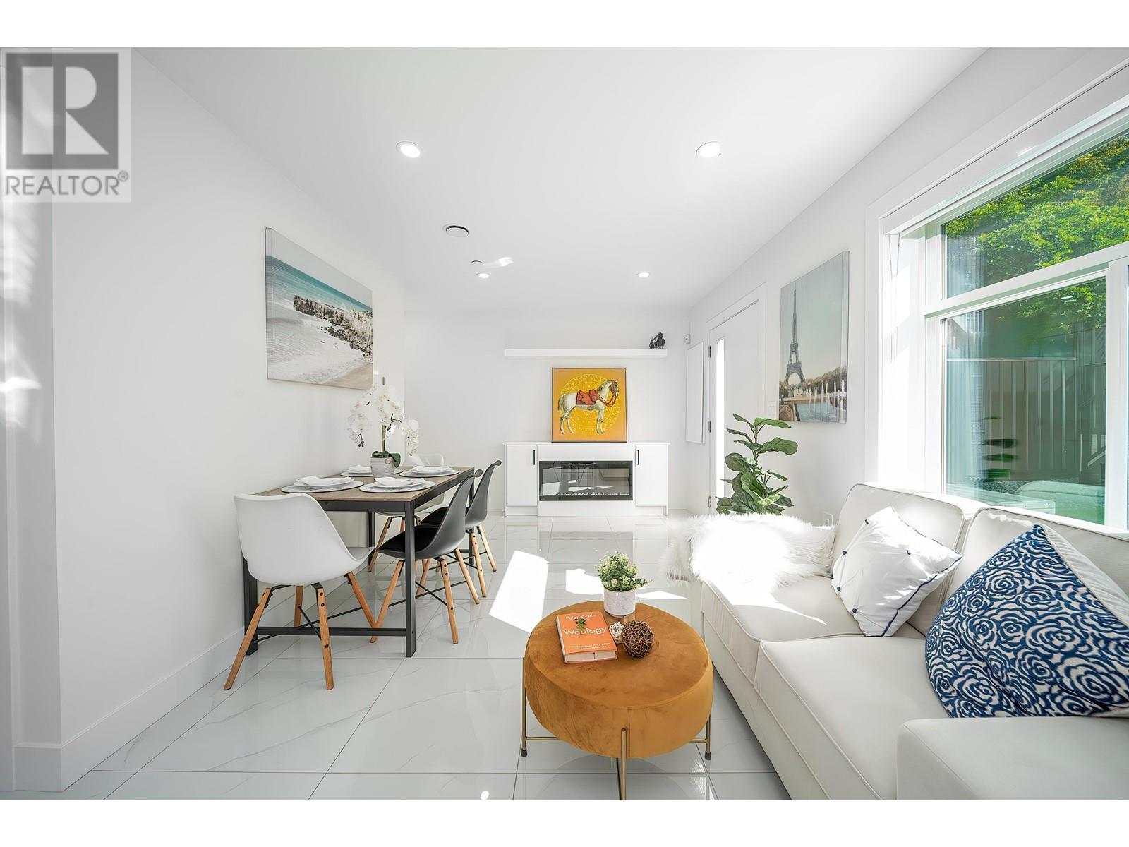 Listing Picture 3 of 24 : 2 2576 E 28TH AVENUE, Vancouver / 溫哥華 - 魯藝地產 Yvonne Lu Group - MLS Medallion Club Member