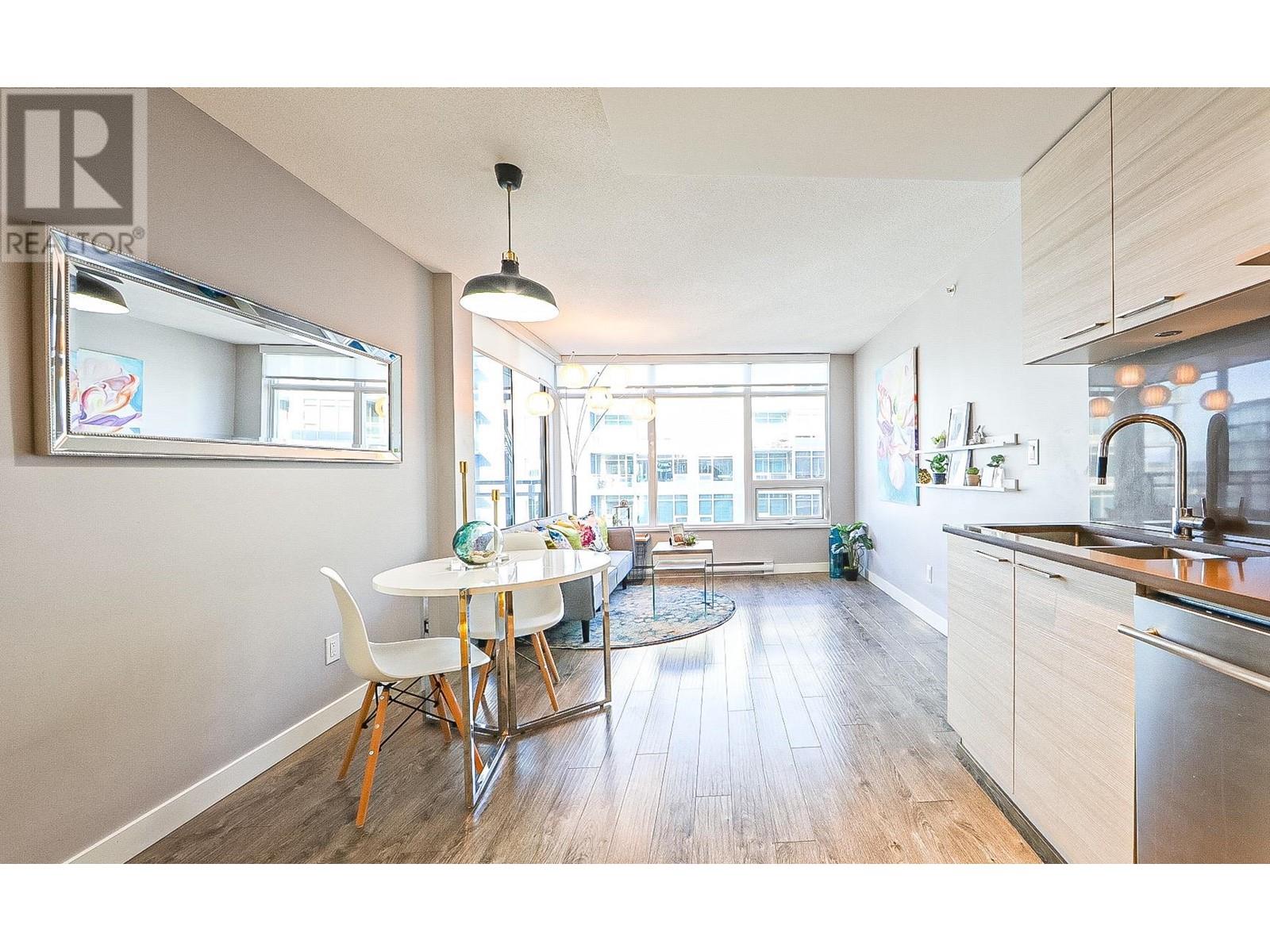 Listing Picture 2 of 27 : 1510 6288 NO. 3 ROAD, Richmond / 烈治文 - 魯藝地產 Yvonne Lu Group - MLS Medallion Club Member