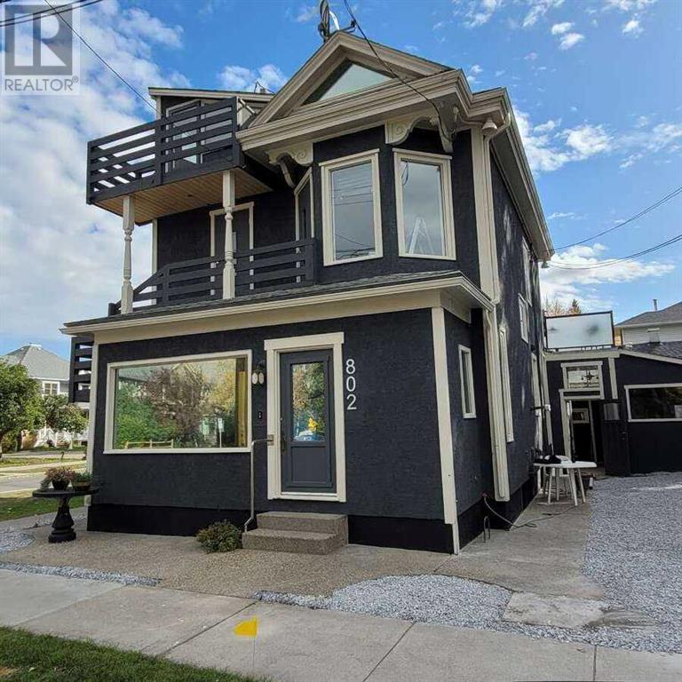 Property at 802 9 Street SE image 1