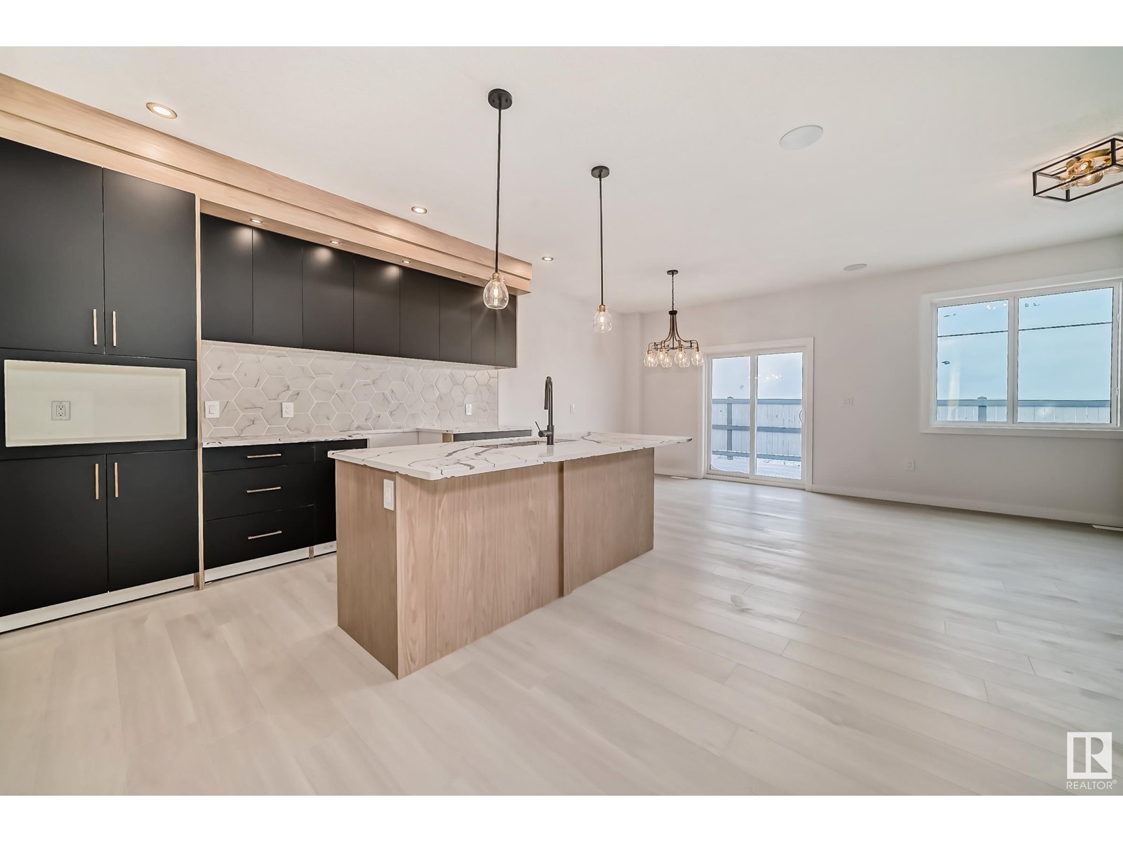Property at 65 ASHBURY CR image 3