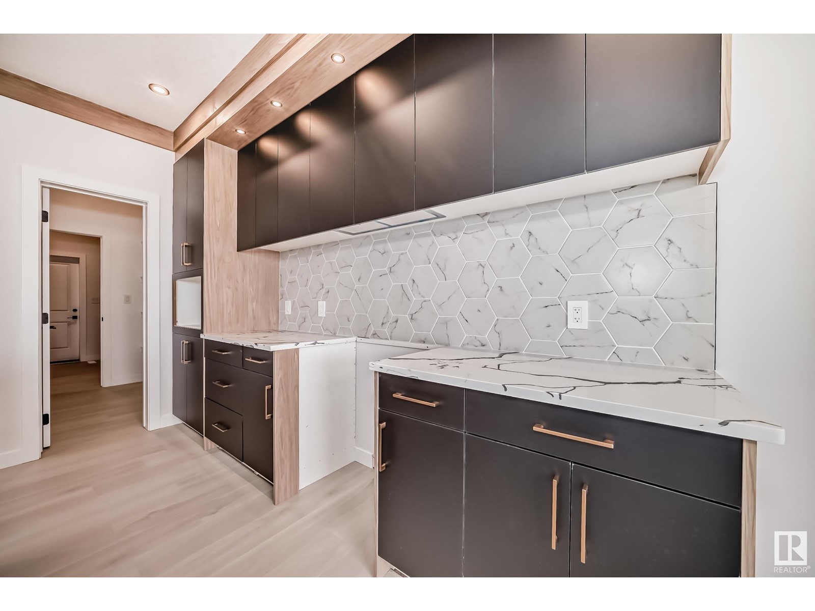 Property at 65 ASHBURY CR image 4