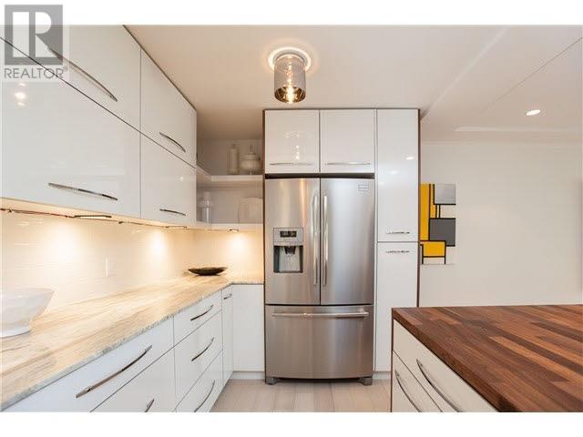 Property at 5436 15B AVENUE image 3