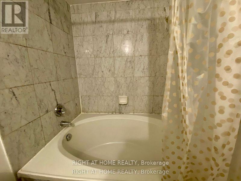 1807 - 350 Webb Drive, Mississauga, Ontario  L5B 3W4 - Photo 12 - W11930809