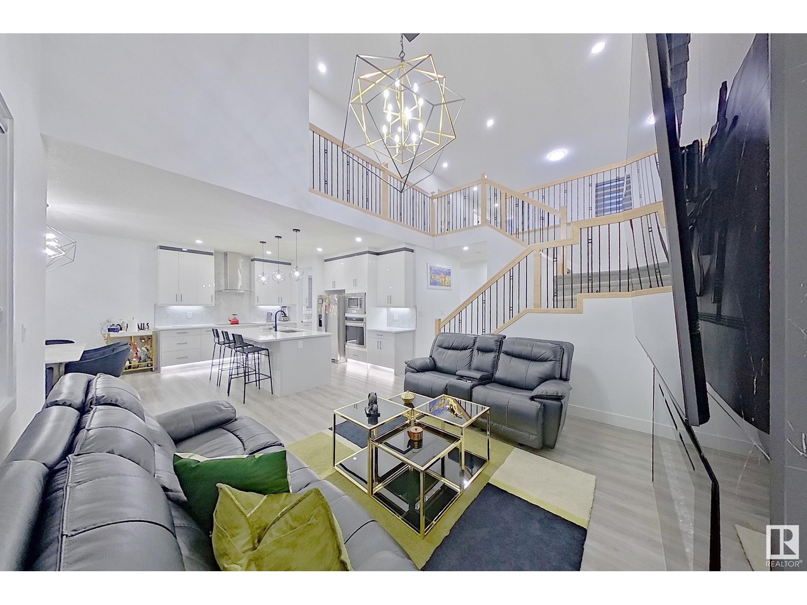 Property at 1027 151 AV NW NW image 5