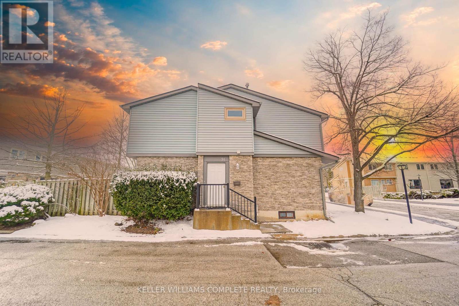 51 - 98 FALCONER DRIVE, Mississauga, Ontario