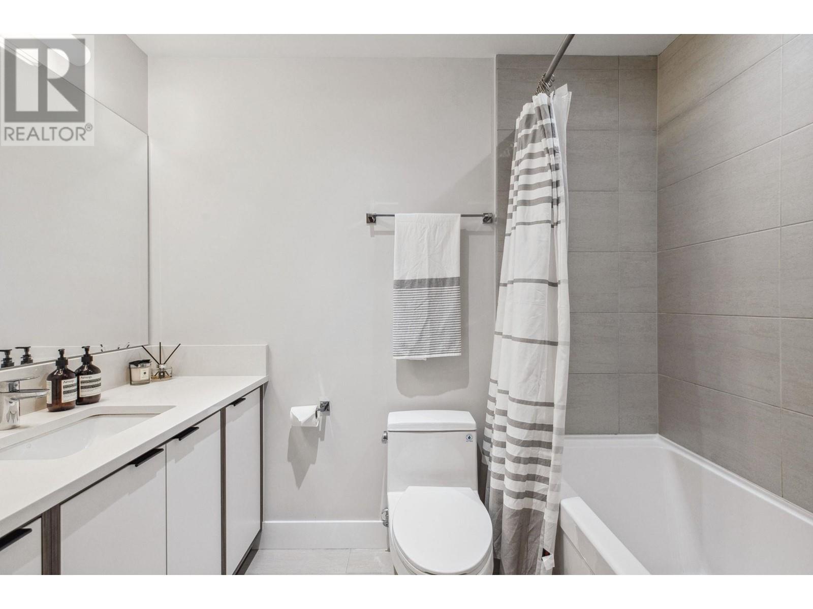 Listing Picture 8 of 15 : PH 51 5355 LANE STREET, Burnaby / 本拿比 - 魯藝地產 Yvonne Lu Group - MLS Medallion Club Member