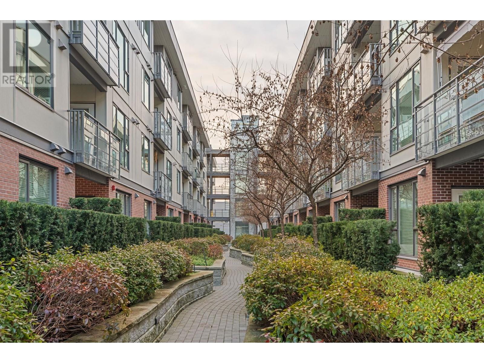 Listing Picture 12 of 15 : PH 51 5355 LANE STREET, Burnaby / 本拿比 - 魯藝地產 Yvonne Lu Group - MLS Medallion Club Member
